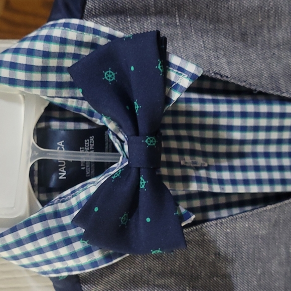Nautica, 4-piece boys suit. Size 4T - Picture 2 of 4